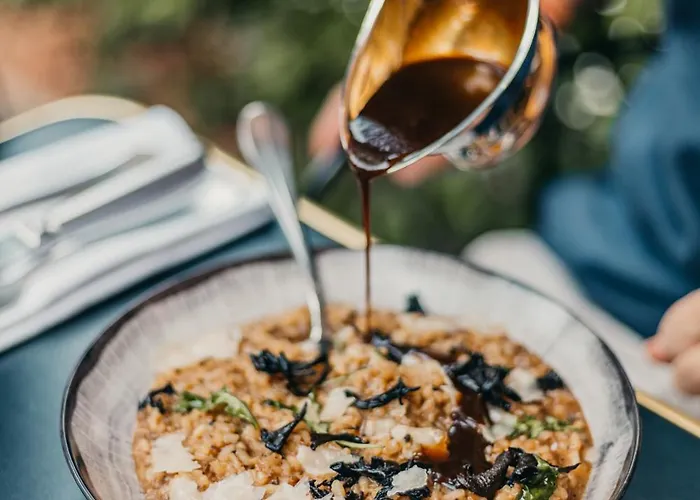 La Guitoune Отель 4*